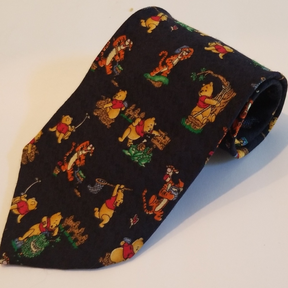 Winnie the Pooh men's neck tie Tigger 100% silk 100 acre collection